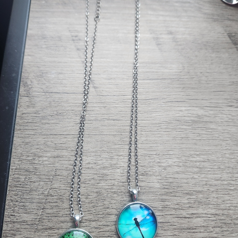 Elegant Silver and Blue Pendant Necklace